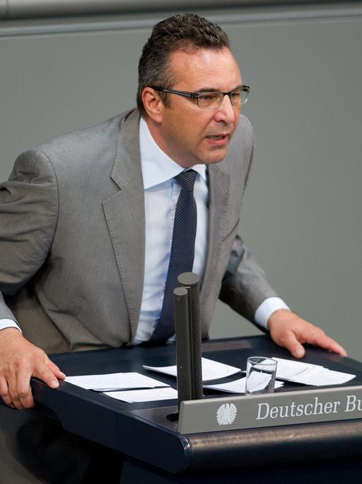Joachim Pfeiffer, der wirtschaftspolitische Sprecher der Unionsfraktion im Bundestag, am Rednerpult im Bundestag