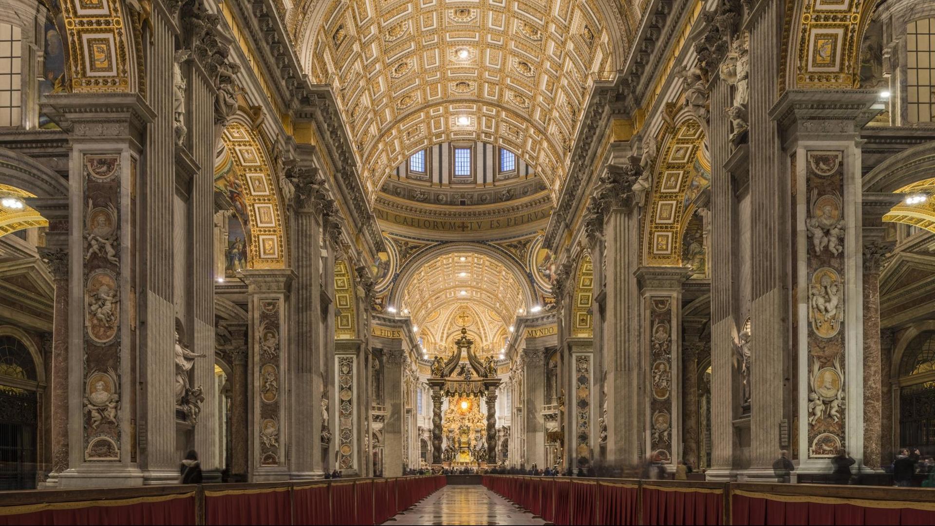 Innenaufnahme des Petersdoms in Rom. Innenaufnahme des Petersdoms in Rom.