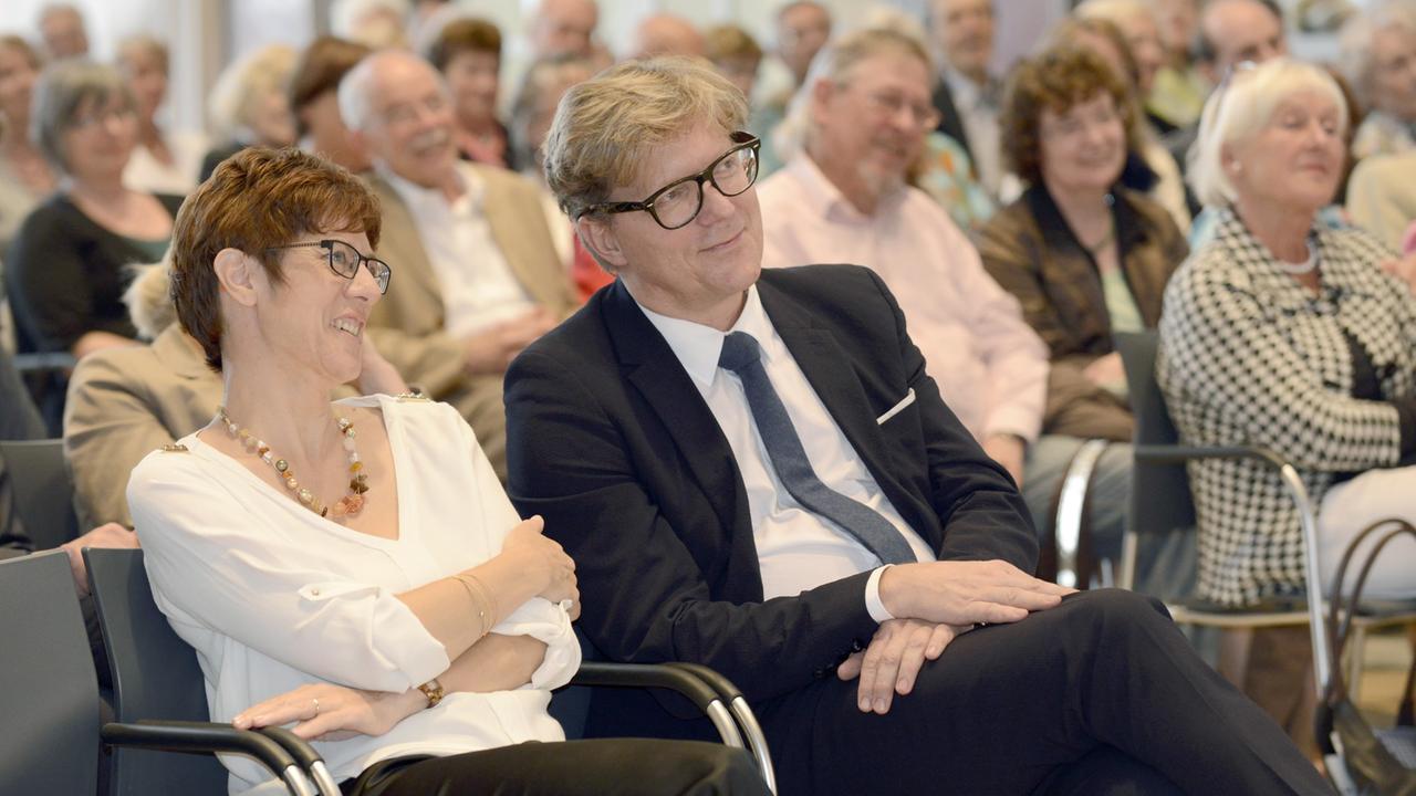 Die saarländische Ministerpräsidentin Annegret Kramp-Karrenbauer und Deutschlandradio-Programmdirektor Andreas-Peter Weber Die saarländische Ministerpräsidentin Annegret Kramp-Karrenbauer und Deutschlandradio-Programmdirektor Andreas-Peter Weber