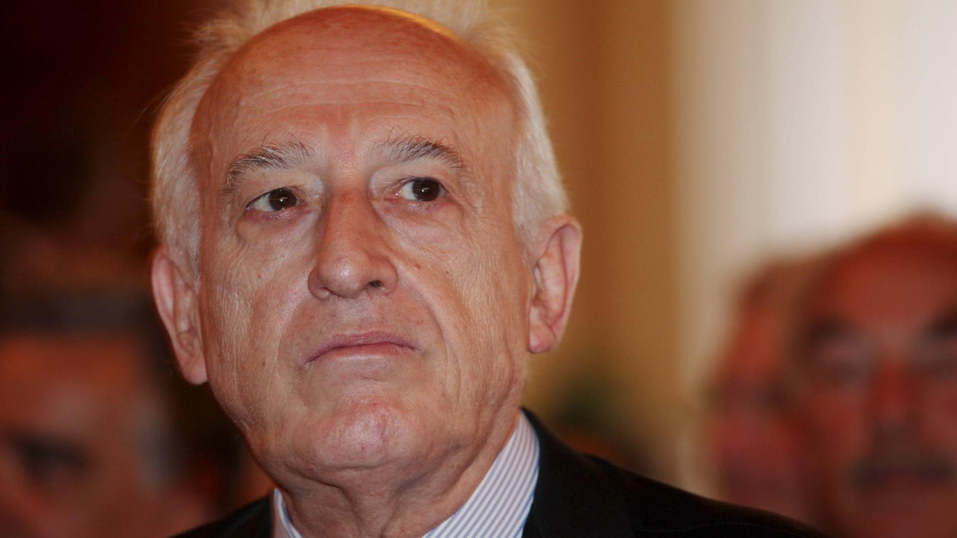 Der italienische Pianist Maurizio Pollini erhält das Ehrenzeichen in Wien im Rathaus. Der italienische Pianist Maurizio Pollini erhält das Ehrenzeichen in Wien im Rathaus.