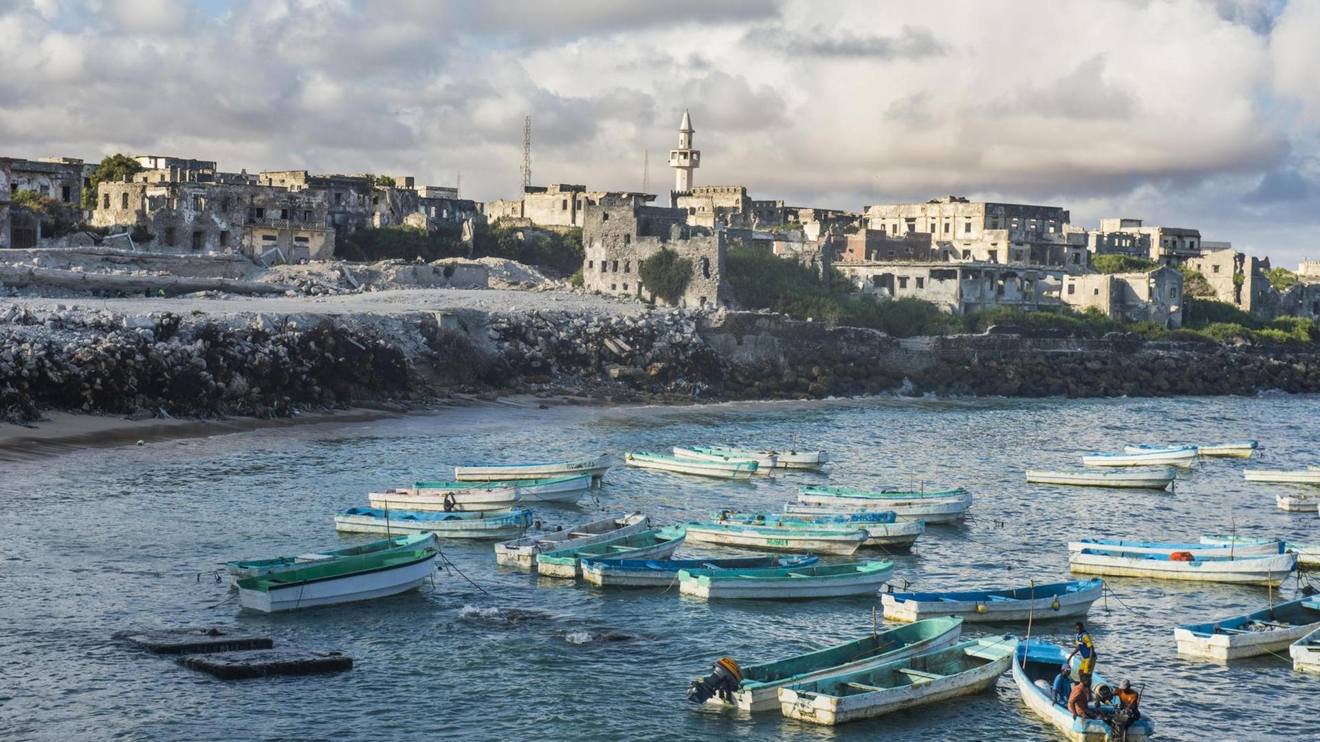 Der alte italienische Hafen von Mogadischu in Somalia Der alte italienische Hafen von Mogadischu in Somalia