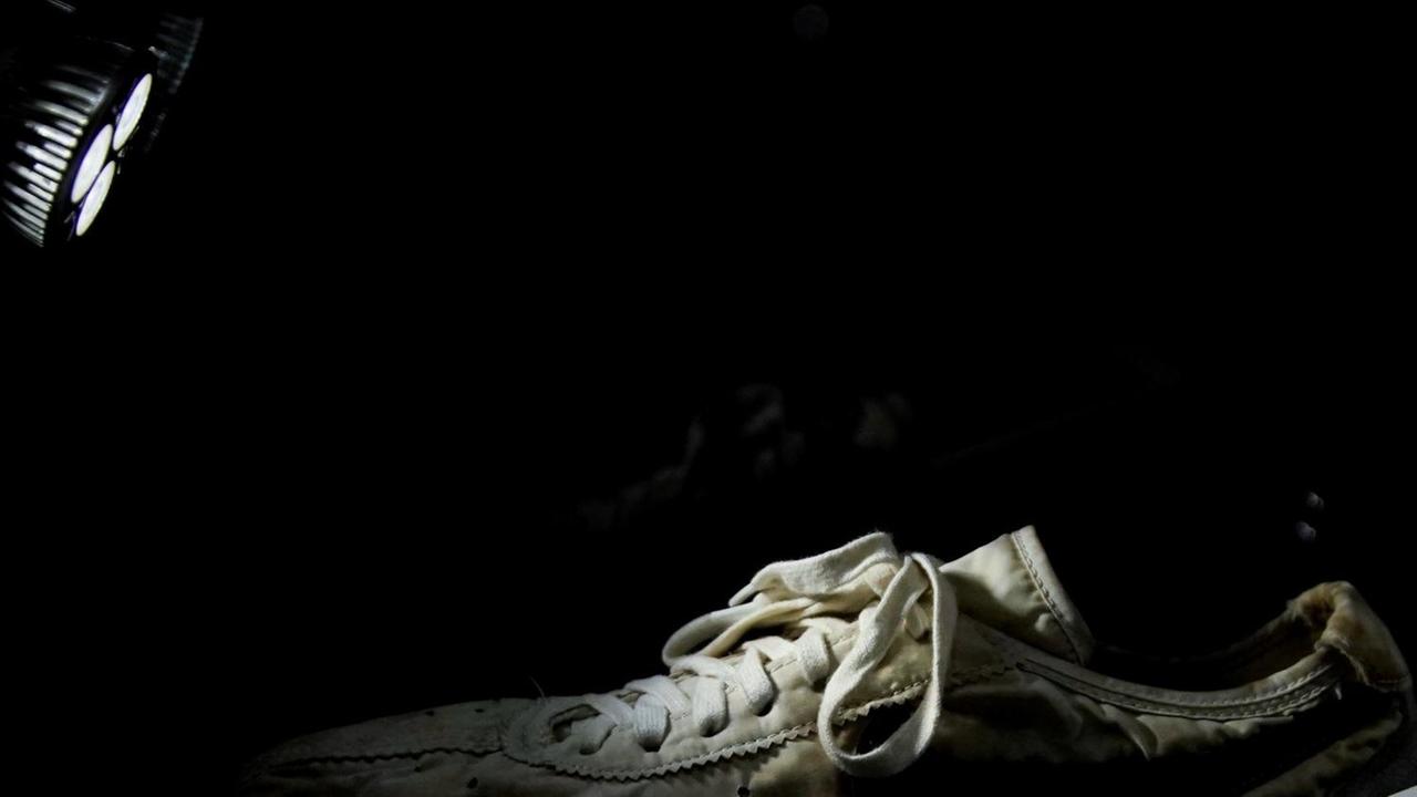 Ein 1972er-Moon-Shoe von Nike, seit einer Versteigerung im Juli 2019 für 437.000 Dollar der teuerste bekannte Turnschuh der Welt Ein 1972er-Moon-Shoe von Nike, seit einer Versteigerung im Juli 2019 für 437.000 Dollar der teuerste bekannte Turnschuh der Welt