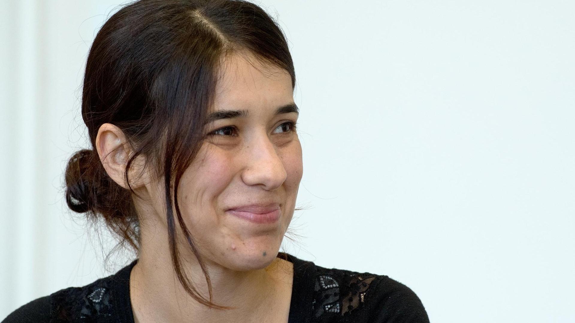 Die Jesidin Nadia Murad spricht am 12.09.2016 im Staatsministerium in Stuttgart. Die Jesidin Nadia Murad spricht am 12.09.2016 im Staatsministerium in Stuttgart.