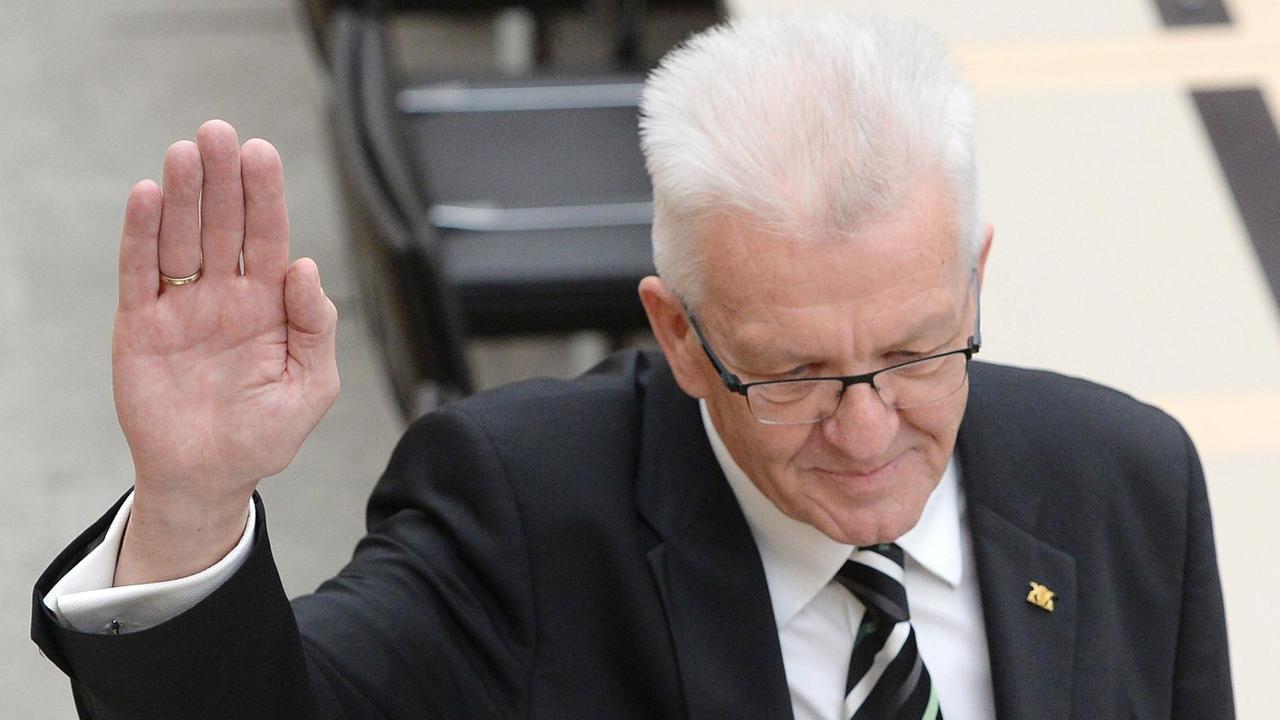 Winfried Kretschmann bei seiner Vereidigung als Ministerpräsident am 12. Mai 2016 Winfried Kretschmann bei seiner Vereidigung als Ministerpräsident am 12. Mai 2016