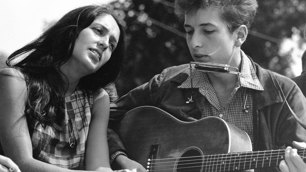 Joan Baez und Bob Dylan beim Auftritt anläßlich des 'March on Washington' am 28. August 1963, mit dem berühmten "We Shall Overcome" Joan Baez und Bob Dylan beim Auftritt anläßlich des 'March on Washington' am 28. August 1963, mit dem berühmten "We Shall Overcome"