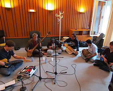 Die deutsch-afghanische Musikgruppe "Safar" zu Gast im Studio bei Deutschlandradio Kultur. Die deutsch-afghanische Musikgruppe "Safar" zu Gast im Studio bei Deutschlandradio Kultur.