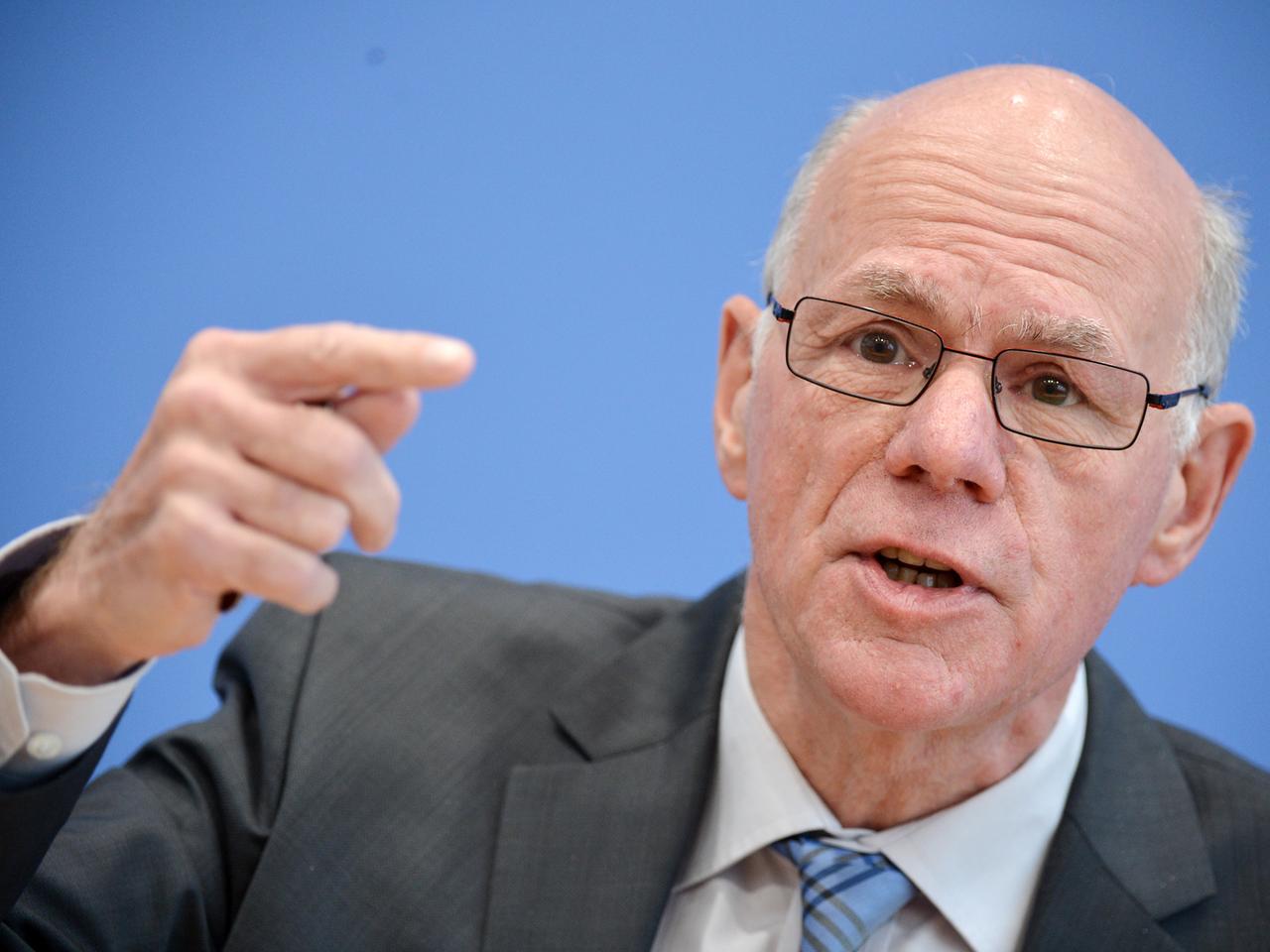 Bundestagspräsident Norbert Lammert spricht vom Völkermord an den Armeniern. Bundestagspräsident Norbert Lammert spricht vom Völkermord an den Armeniern.
