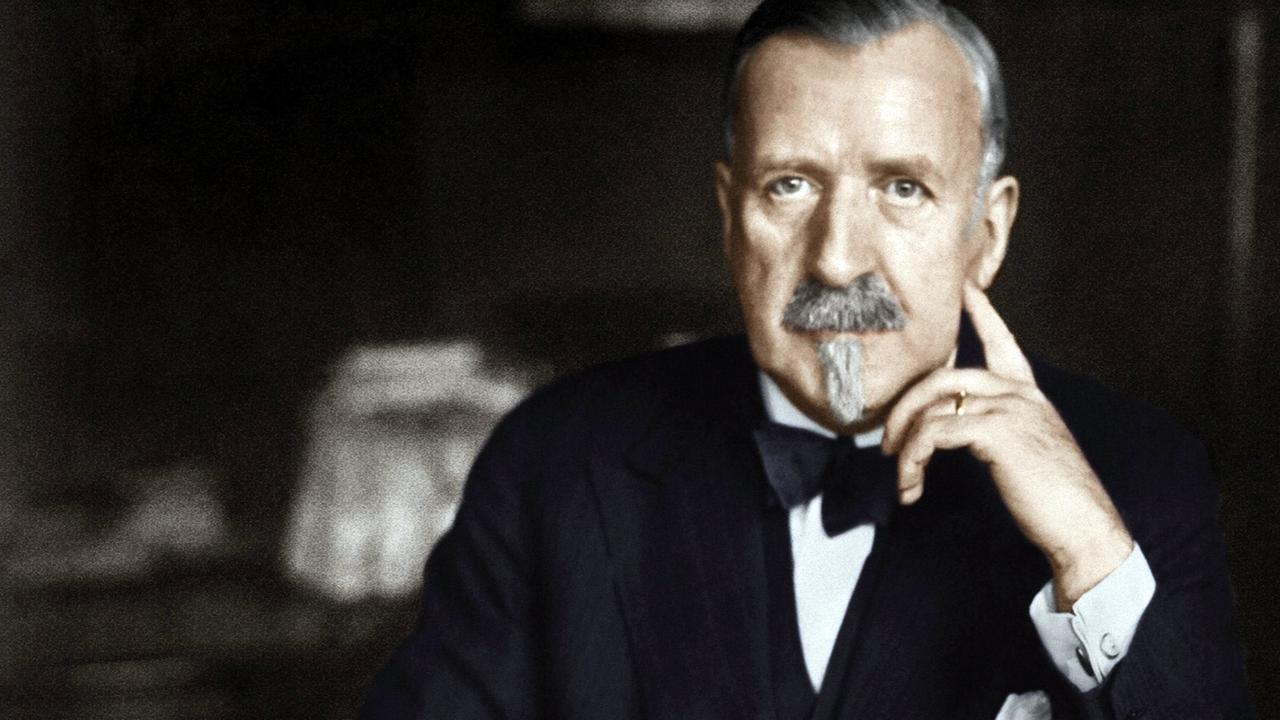 Der Schriftsteller Heinrich Mann, Porträtaufnahme aus dem Jahr 1931, digital koloriert| Der Schriftsteller Heinrich Mann, Porträtaufnahme aus dem Jahr 1931, digital koloriert|