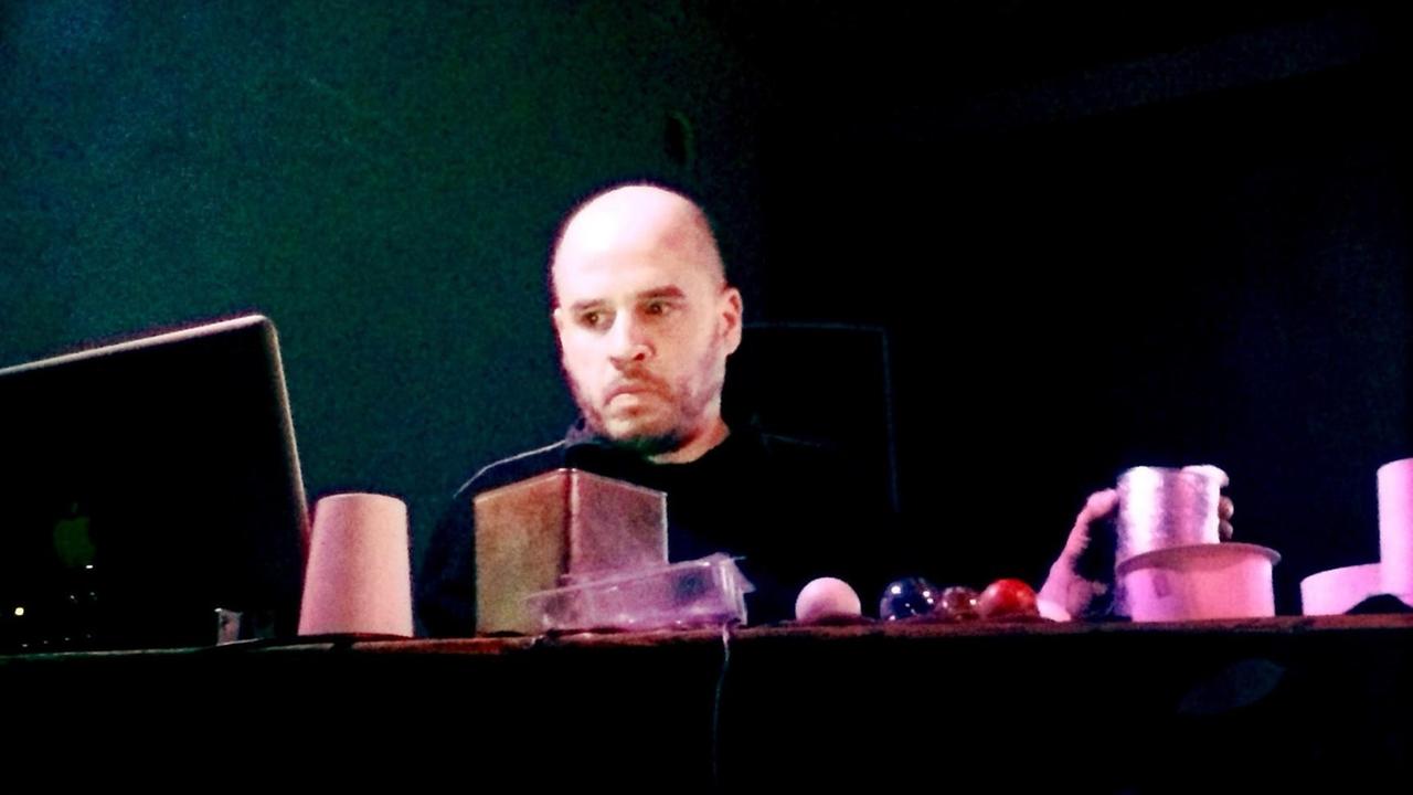 Gregory Büttner, Mitbegründer des blurred edges Festivals für aktuelle Musik