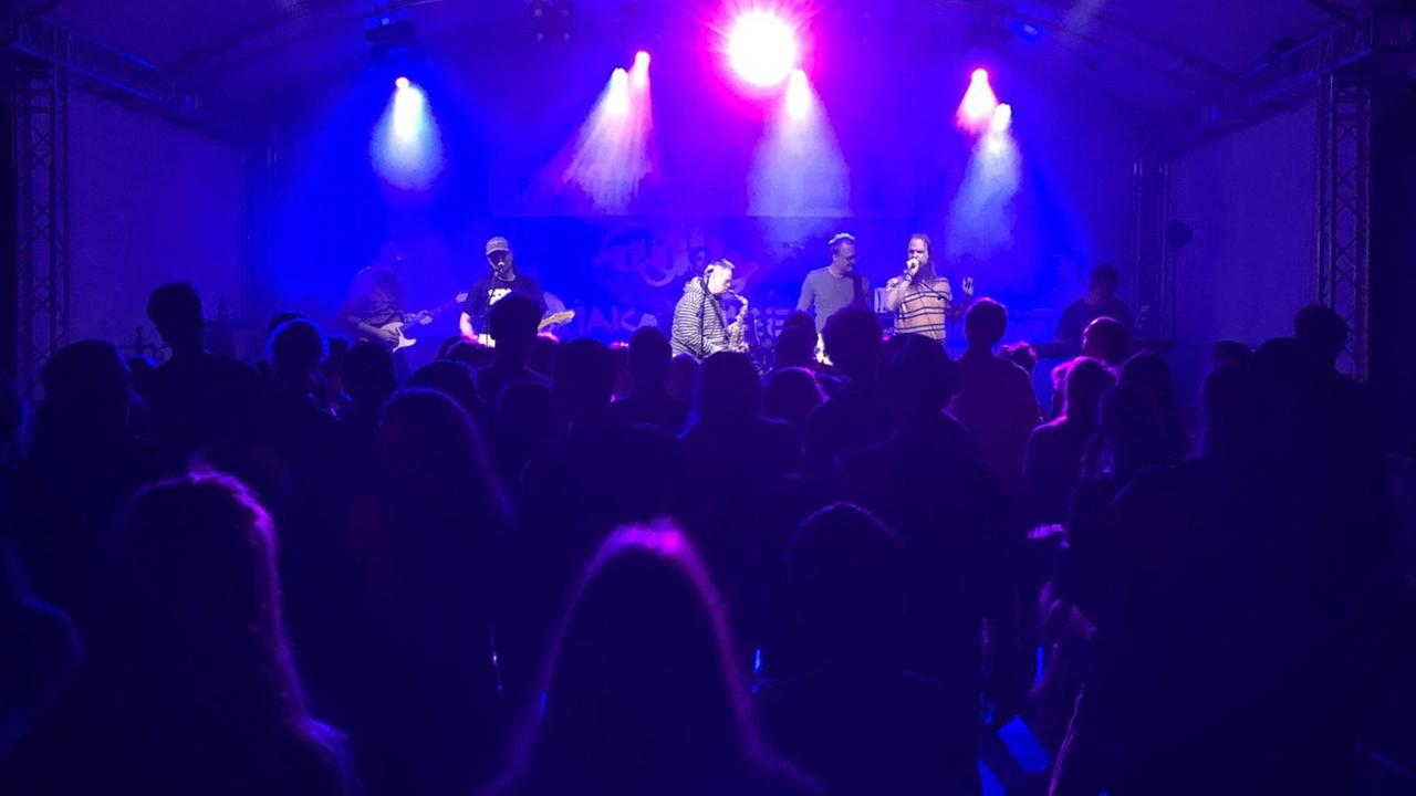Die Bühne in Hildesheim am späten Abend. Die Bühne in Hildesheim am späten Abend.