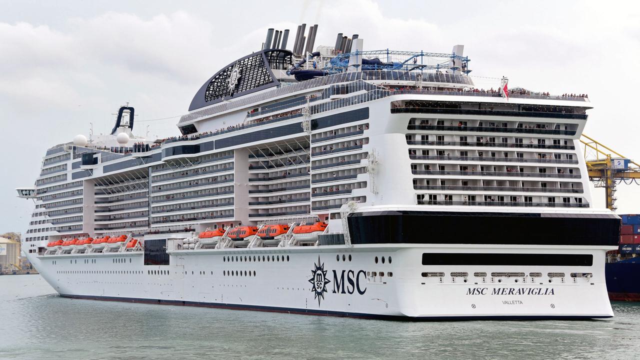 Das Kreuzfahrtschiff "MSC Meraviglia" der Kreuzfahrtgesellschaft MSC Crociere verlässt am 21.07.2017 den Hafen von Barcelona (Spanien). Foto: Hauke-Christian Dittrich Das Kreuzfahrtschiff "MSC Meraviglia" der Kreuzfahrtgesellschaft MSC Crociere verlässt am 21.07.2017 den Hafen von Barcelona (Spanien). Foto: Hauke-Christian Dittrich