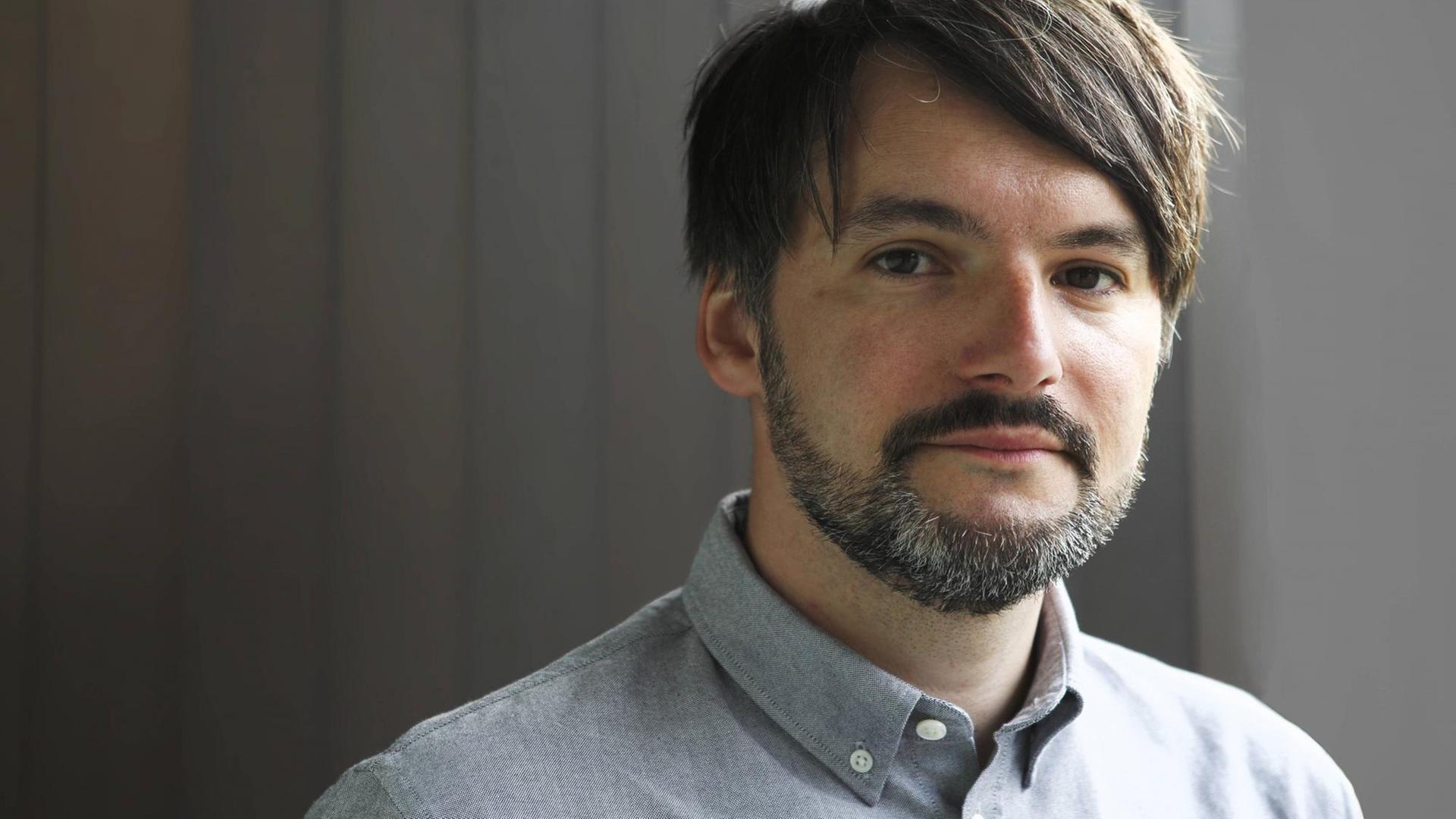 Saša Stanišić, deutscher Schriftsteller aus Bosnien Herzegowina, bei einer Lesung im Jahr 2016 in Berlin Saša Stanišić, deutscher Schriftsteller aus Bosnien Herzegowina, bei einer Lesung im Jahr 2016 in Berlin