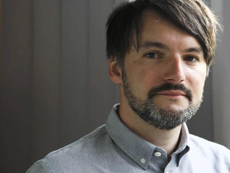 Saša Stanišić, deutscher Schriftsteller aus Bosnien Herzegowina, bei einer Lesung im Jahr 2016 in Berlin
