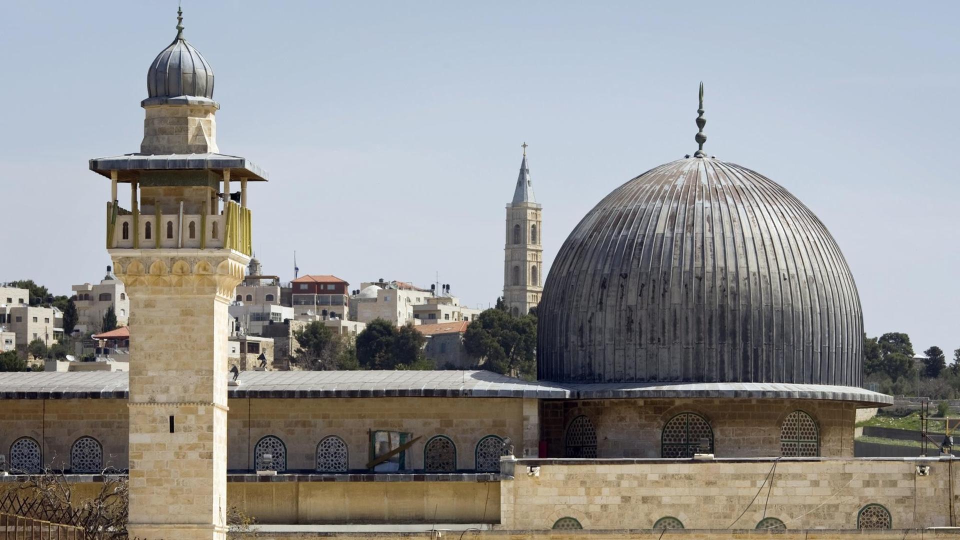 Blick auf die Al-Aksa-Moschee in Jerusalem. Sie gilt als drittwichtigste Moschee des Islams. Blick auf die Al-Aksa-Moschee in Jerusalem. Sie gilt als drittwichtigste Moschee des Islams.
