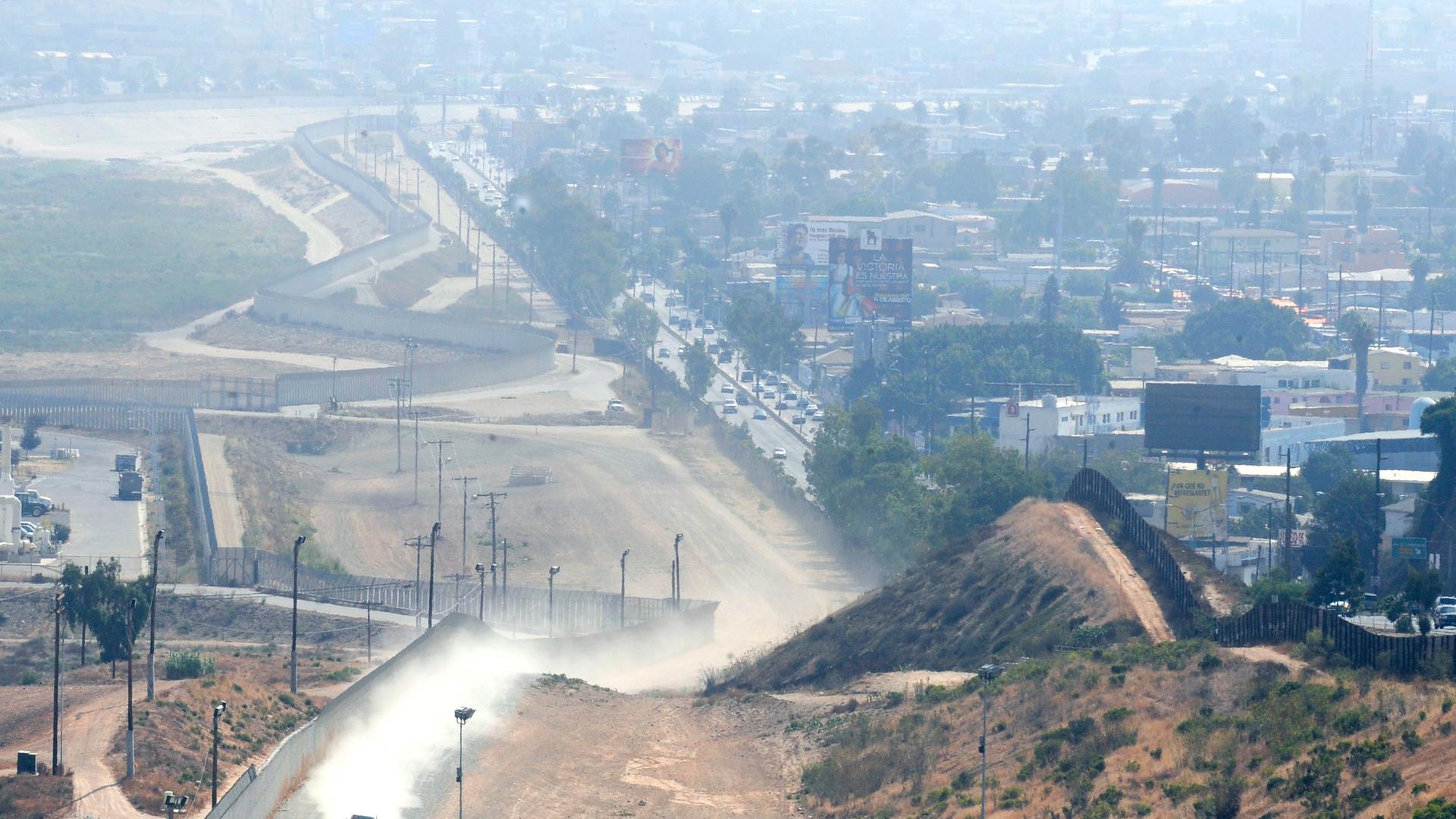 Die Grenze zwischen Mexiko und den Vereinigten Staaten bei Tijuana Die Grenze zwischen Mexiko und den Vereinigten Staaten bei Tijuana
