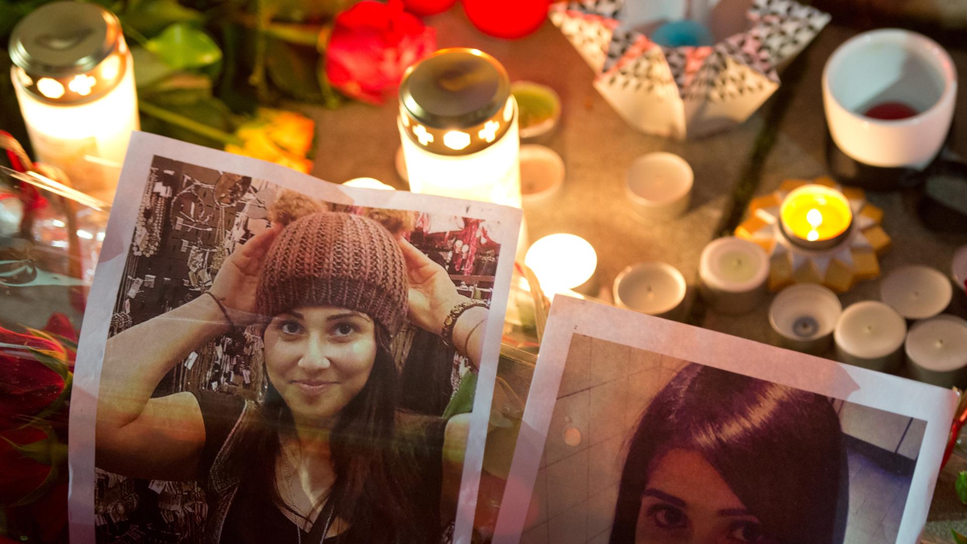 Vor dem Offenbacher Klinikum, in dem Tugce A. liegt, haben Menschen Kerzen und Bilder aufgestellt. Vor dem Offenbacher Klinikum, in dem Tugce A. liegt, haben Menschen Kerzen und Bilder aufgestellt.