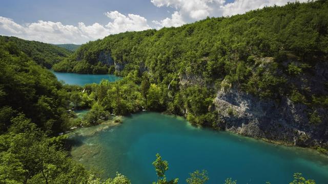 Der Milanovac-Jezero-See im Plitvice-Nationalpark in Kroatien: 16 Seen reihen sich hier aneinander.