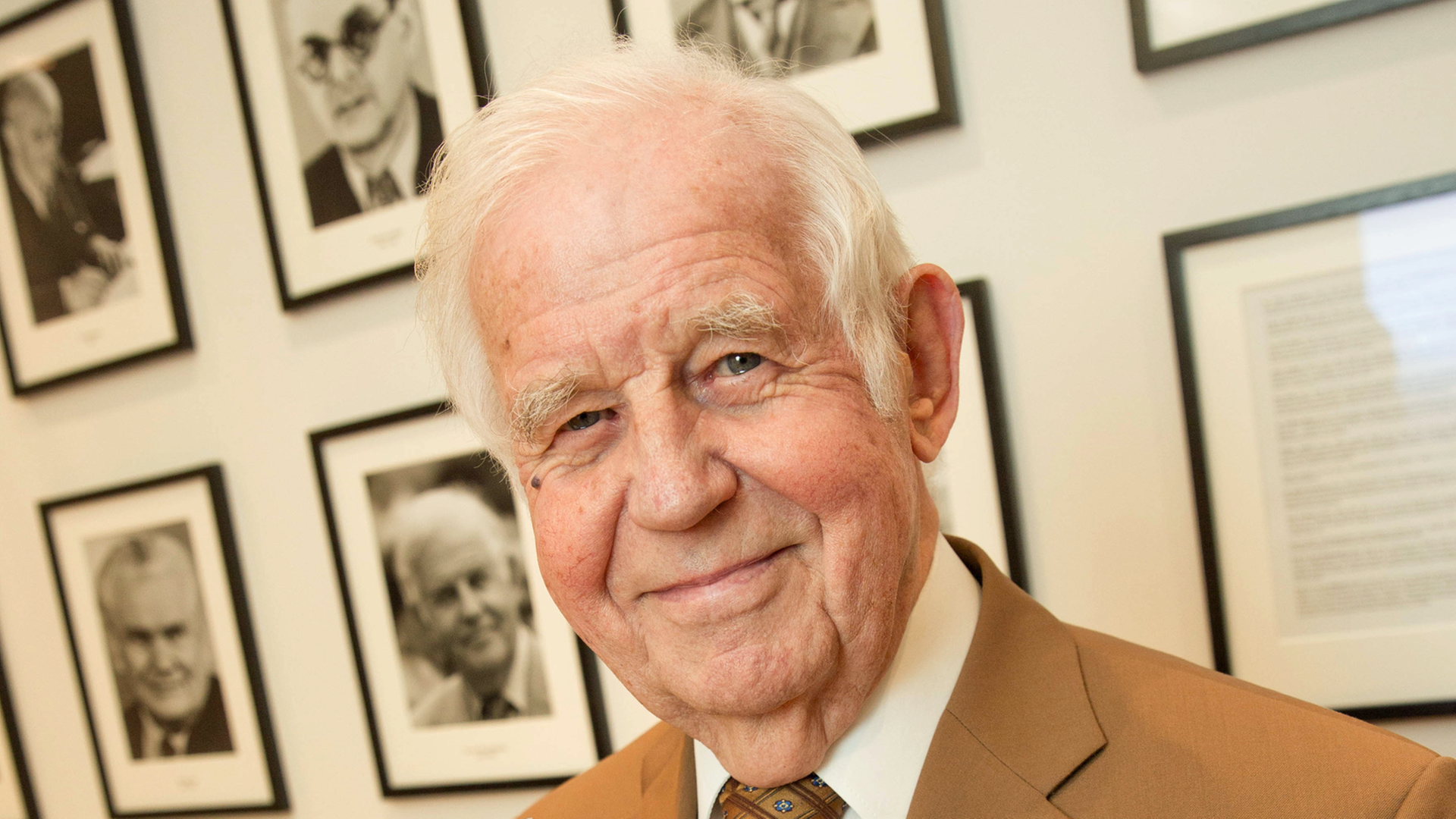 Sachsens ehemaliger Ministerpräsident Kurt Biedenkopf (CDU) bei der Vorstellung seiner Tagebücher; Aufnahme vom September 2015 Sachsens ehemaliger Ministerpräsident Kurt Biedenkopf (CDU) bei der Vorstellung seiner Tagebücher; Aufnahme vom September 2015