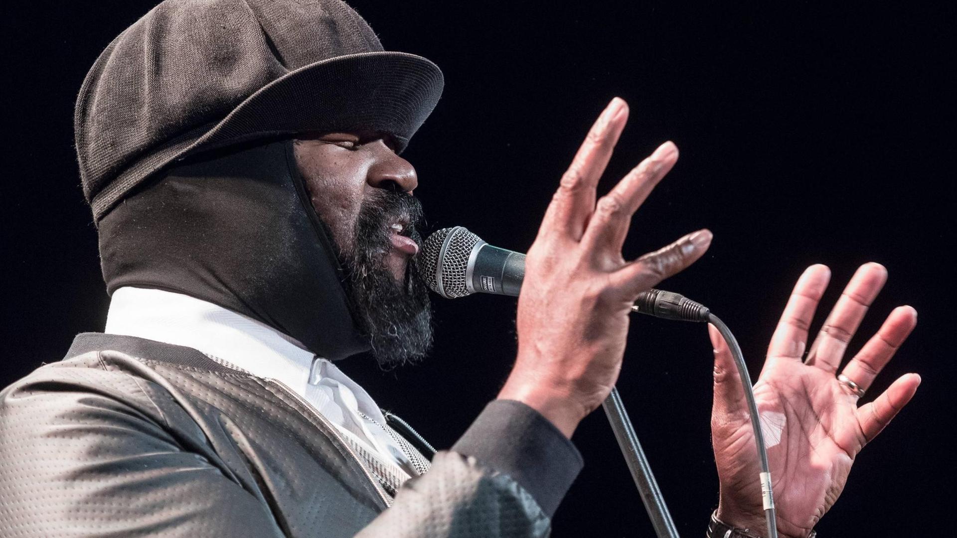 Gregory Porter bei einem Konzert in Warschau am 18. April 2017 Gregory Porter bei einem Konzert in Warschau am 18. April 2017