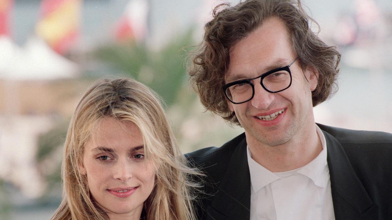 Die Schauspielerin Nastassja Kinski und der Regisseur Wim Wenders bei der Präsentation ihres Film "In Weiter Ferne, So Nah" im Mai 1993 in Cannes Die Schauspielerin Nastassja Kinski und der Regisseur Wim Wenders bei der Präsentation ihres Film "In Weiter Ferne, So Nah" im Mai 1993 in Cannes