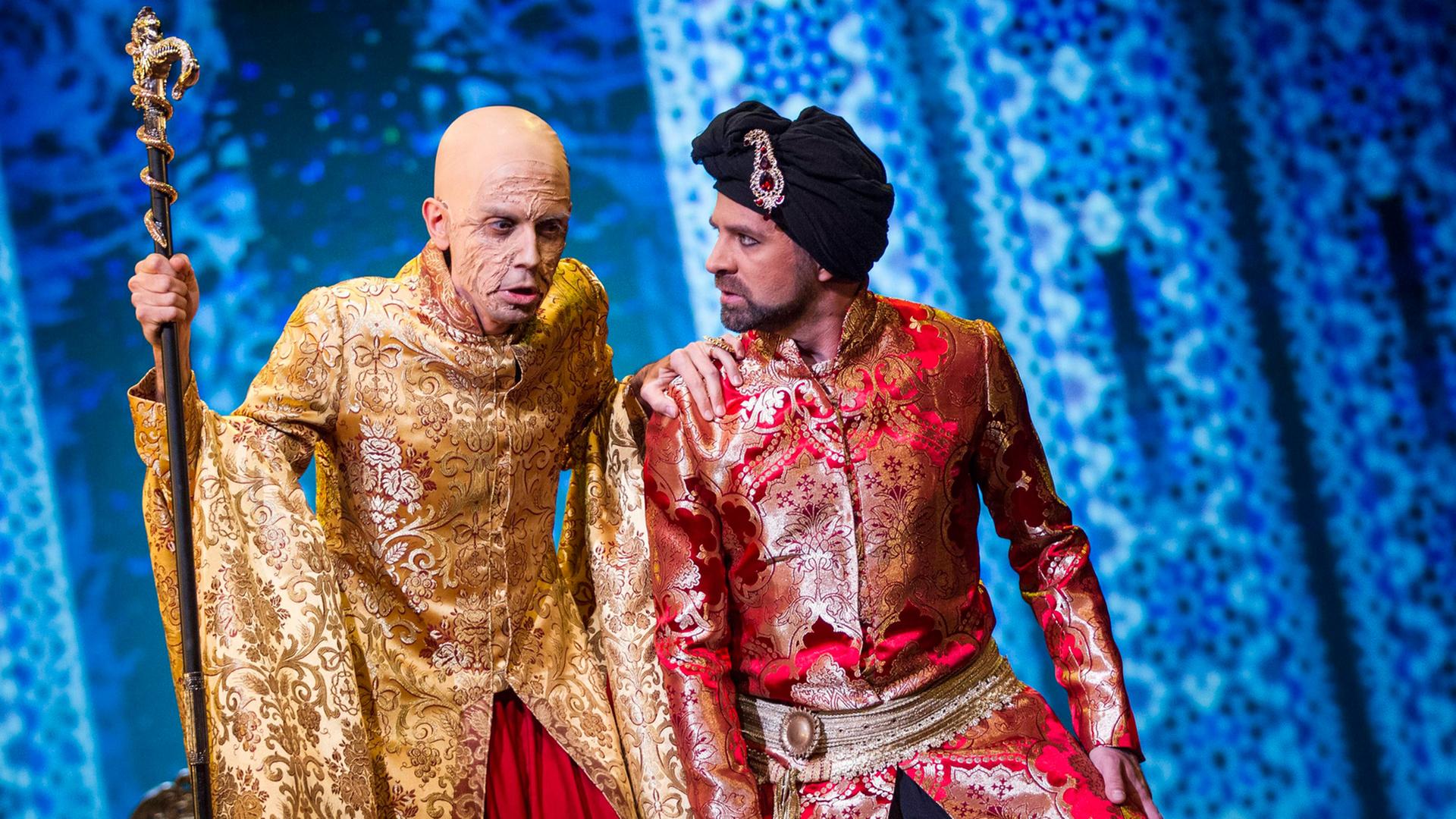 Der kroatische Countertenor Max Emanuel Cencic (rechts) in der Rolle des Siroe in der Oper 'Siroe,König von Persien' des deutschen Komponisten J. A. Hass im Vigszinhaz Comedy Theatre, in Budapest, 17 April 2015, am Premierenabend. Links im Bild: Der spanische Tenor Juan Sancho. Der kroatische Countertenor Max Emanuel Cencic (rechts) in der Rolle des Siroe in der Oper 'Siroe,König von Persien' des deutschen Komponisten J. A. Hass im Vigszinhaz Comedy Theatre, in Budapest, 17 April 2015, am Premierenabend. Links im Bild: Der spanische Tenor Juan Sancho.