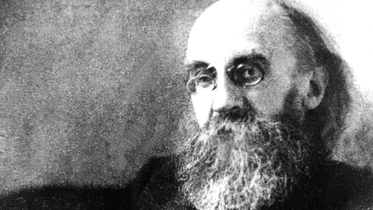 Der bayerische Ministerpräsident in einer undatierten Aufnahme. Der Pazifist Kurt Eisner schloß sich im Ersten Weltkrieg der USPD an. Am 7. / 8. November 1918 proklamierte er den republikanischen "Freistaat Bayern". Seine Ermordung durch den nationalistischen Studenten Anton Graf von Arco am 21. Februar 1919 in München wurde zum Signal für die Ausrufung der zweiten Münchner Revolution. Der bayerische Ministerpräsident in einer undatierten Aufnahme. Der Pazifist Kurt Eisner schloß sich im Ersten Weltkrieg der USPD an. Am 7. / 8. November 1918 proklamierte er den republikanischen "Freistaat Bayern". Seine Ermordung durch den nationalistischen Studenten Anton Graf von Arco am 21. Februar 1919 in München wurde zum Signal für die Ausrufung der zweiten Münchner Revolution.