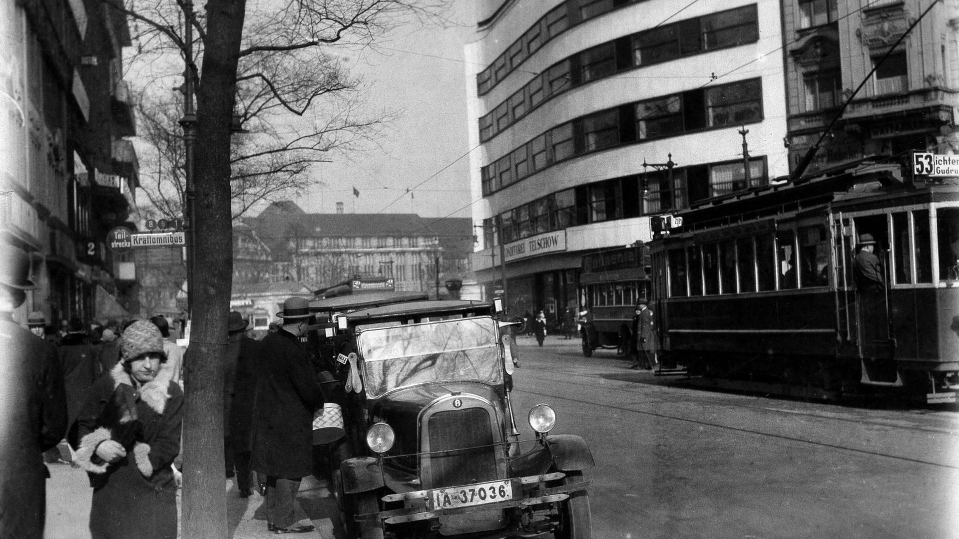 Der Potsdamer Platz in Berlin, 1930. Der Potsdamer Platz in Berlin, 1930.