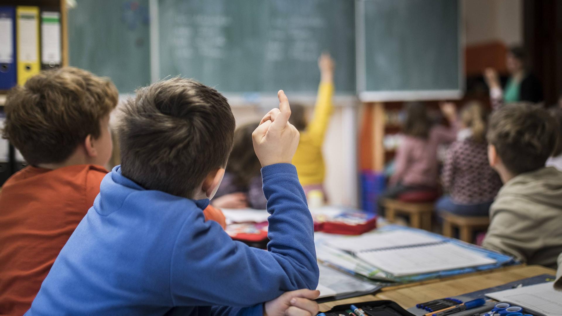 Grundschüler während einer Unterrichtsstunde. Grundschüler während einer Unterrichtsstunde.