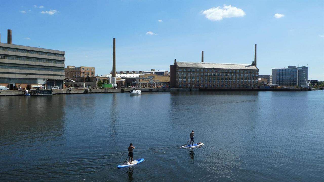 Nah am Wasser gebaut: Das ehemalige Elektropolis in Oberschöneweide. Nah am Wasser gebaut: Das ehemalige Elektropolis in Oberschöneweide.