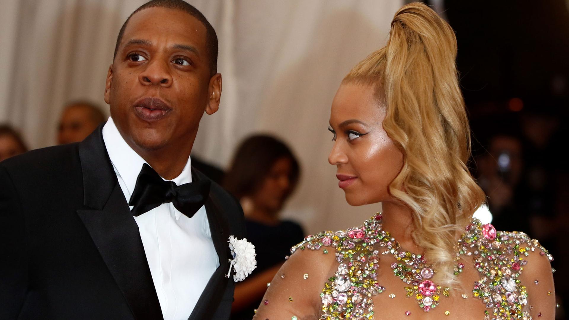 Jay Z und Beyoncé Singer bei der Costume Institute Gala Benefit im Metropolitan Museum of Art in New York, Mai 2015 Jay Z und Beyoncé Singer bei der Costume Institute Gala Benefit im Metropolitan Museum of Art in New York, Mai 2015