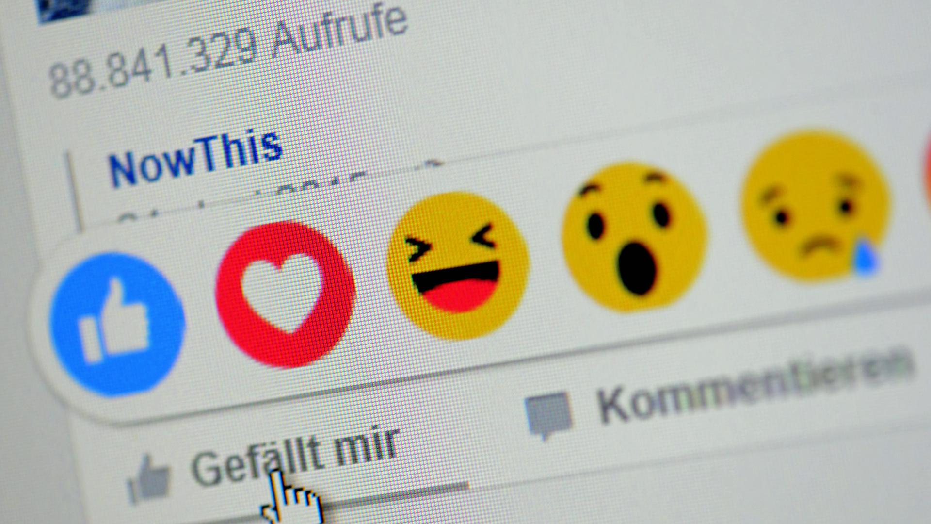 So genannte Emoticons bei Facebook: Viele Nutzer bekunden mit einem Klick darauf ihre Meinung über das, was sie gerade gelesen haben.