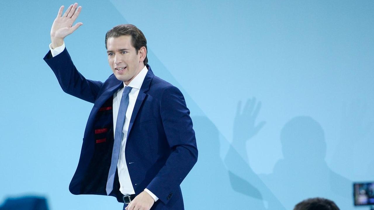Nach dem Wahlsieg bei den österreichischen Nationalratswahlen bedankt sich Sebastian Kurz bei seinen Wählerinnen und Wählern. Nach dem Wahlsieg bei den österreichischen Nationalratswahlen bedankt sich Sebastian Kurz bei seinen Wählerinnen und Wählern.