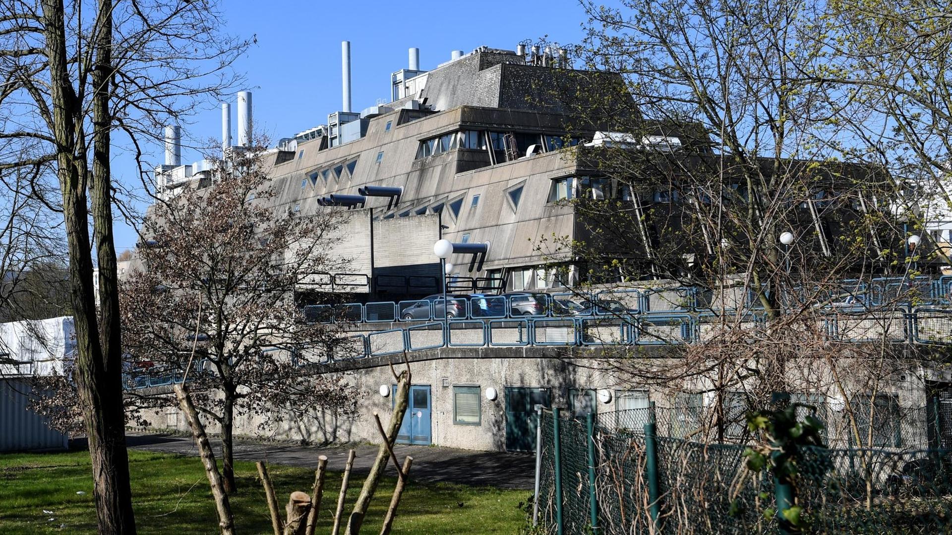 Paradebeispiel für den Brutalismus: der "Mäusebunker" in Berlin. Paradebeispiel für den Brutalismus: der "Mäusebunker" in Berlin.