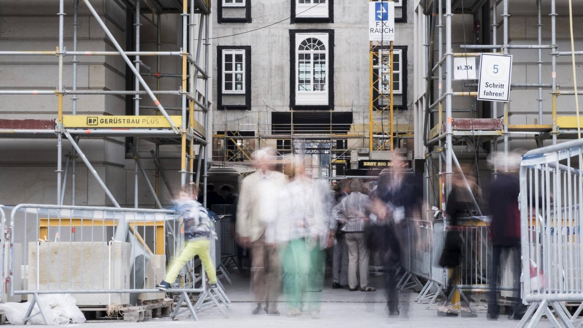 Tag der offenen Baustelle beim Humboldt-Forum Tag der offenen Baustelle beim Humboldt-Forum