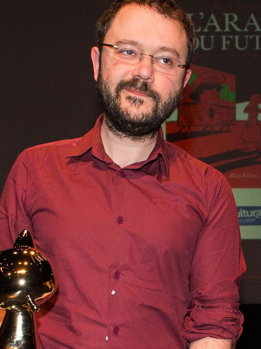 Riad Sattouf posiert am 01.02.2015 beim wichtigsten französischen Comic-Festival in Angoulême für "Der Araber von morgen". Er hat den Preis für das Album des Jahres bekommen.