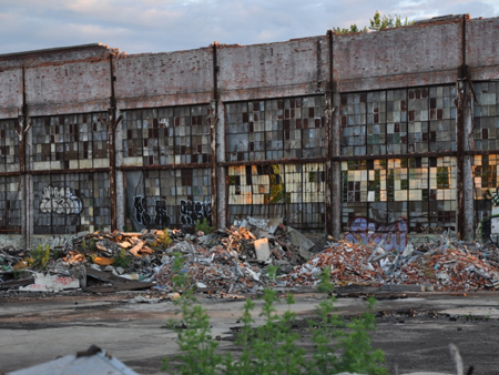 Packard Plant war zur Zeit seiner Entstehung eine der größten Industrieanlagen der Welt. Packard Plant war zur Zeit seiner Entstehung eine der größten Industrieanlagen der Welt.