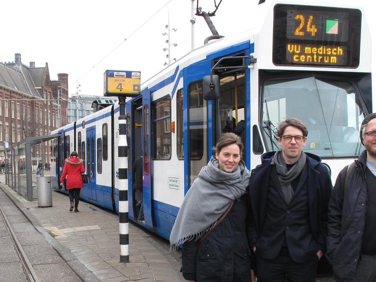 Mitarbeiter des Hamburger Mairisch-Verlags in Amsterdam: Hannah Zirkler, Peter Reichenbach, Daniel Beskos