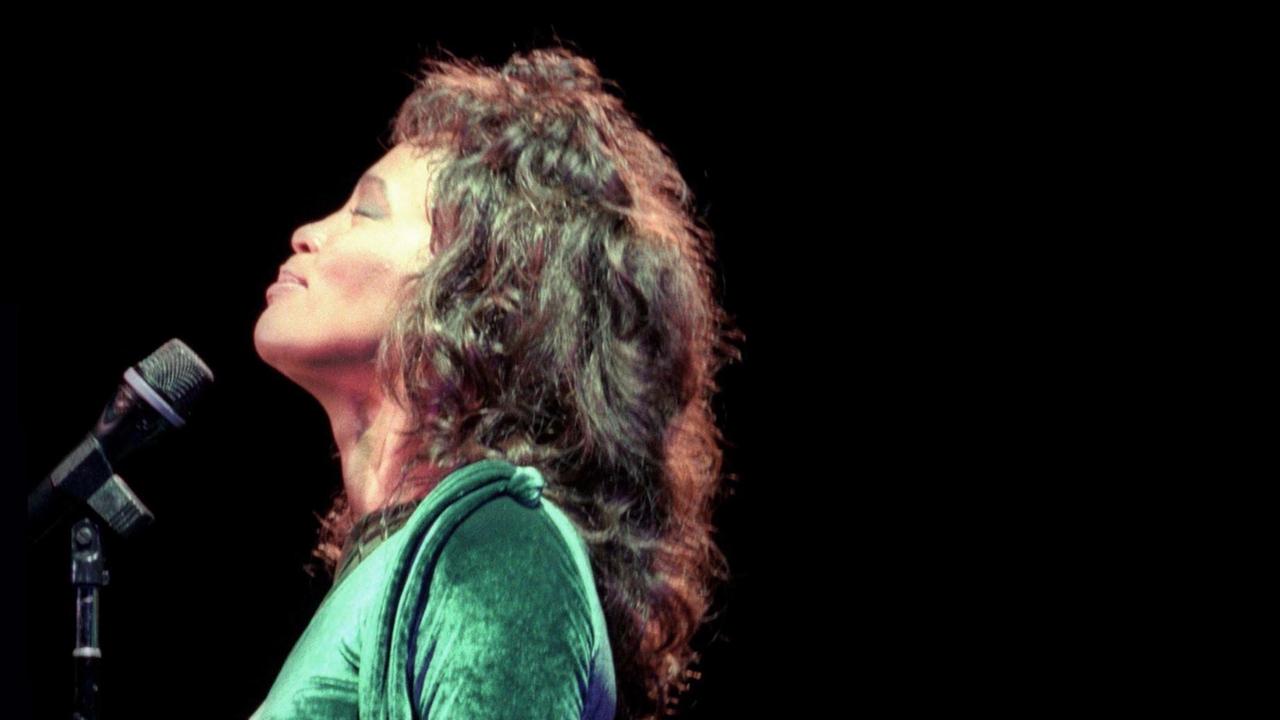 Whitney Houston genießt ihren Auftritt 1994. Whitney Houston genießt ihren Auftritt 1994.