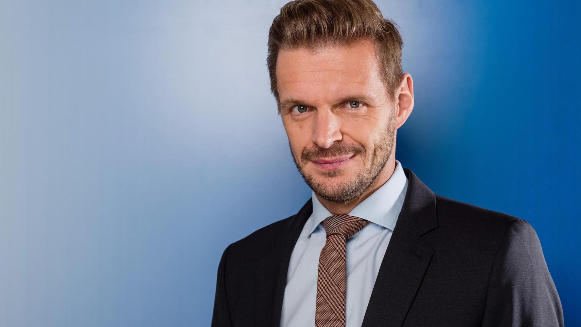 Der Kabarettist und Satiriker Florian Schroeder im Porträt Der Kabarettist und Satiriker Florian Schroeder im Porträt