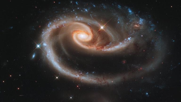 Die Galaxien-Rose Arp 273 blüht 300 Millionen Lichtjahre entfernt im Sternbild Andromeda Die Galaxien-Rose Arp 273 blüht 300 Millionen Lichtjahre entfernt im Sternbild Andromeda