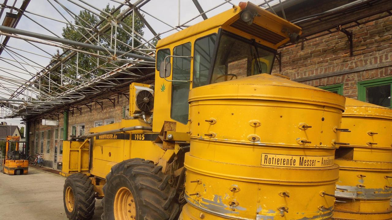 Die Hanferntemaschine in der Uckermark holt alljährlich 4000 Tonnen Nutzhanf vom Acker. Die Hanferntemaschine in der Uckermark holt alljährlich 4000 Tonnen Nutzhanf vom Acker.