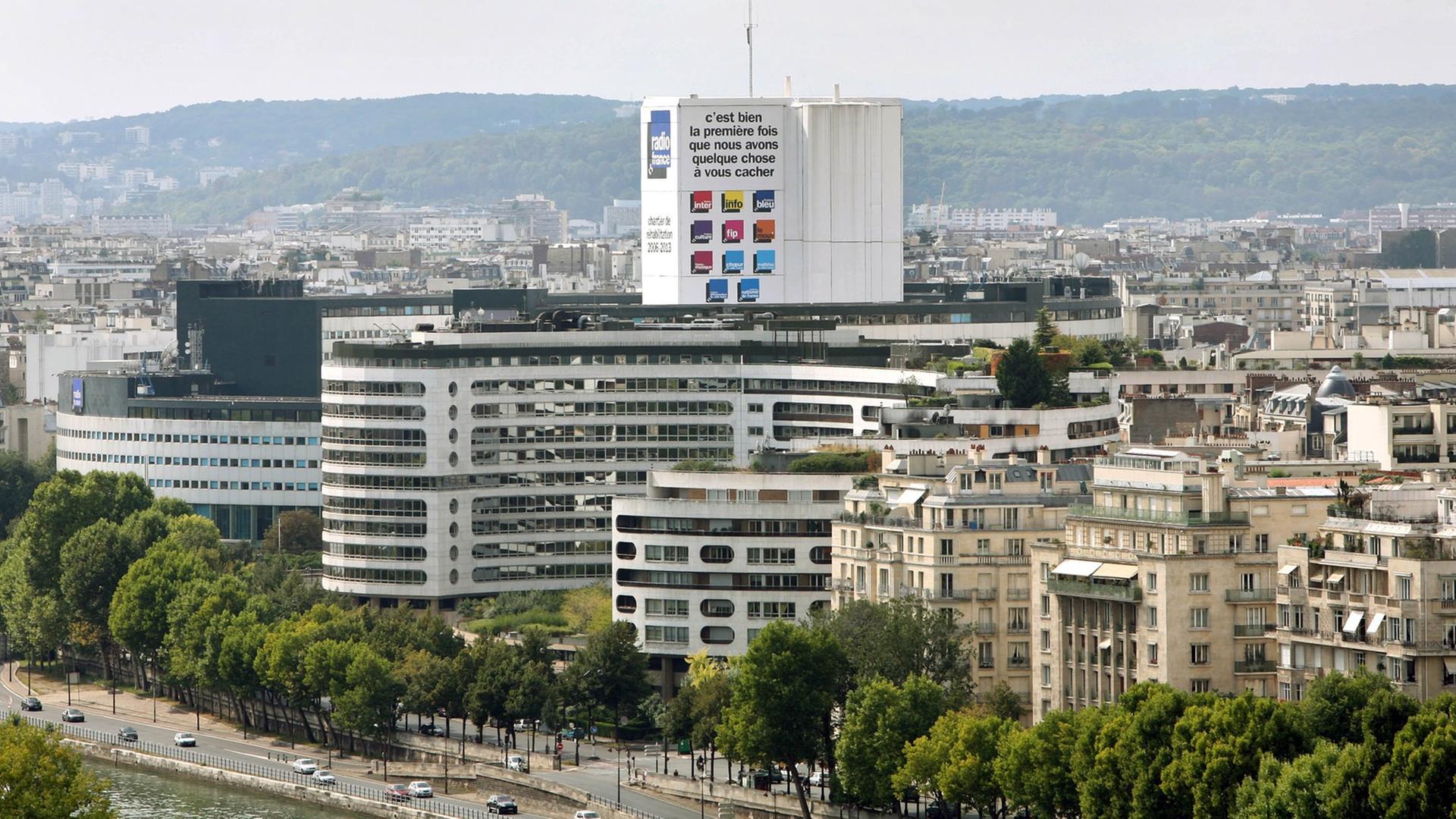 Blick vom Eiffelturm in Paris auf das Rundfunkhaus (Maison de la Radio) Blick vom Eiffelturm in Paris auf das Rundfunkhaus (Maison de la Radio)
