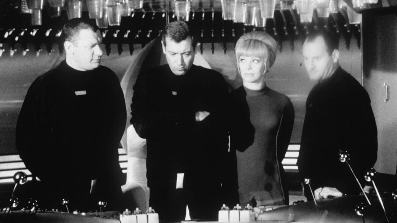 Szene aus der deutschen Science-Fiction-Serie "Raumpatrouille" (1966) mit Wolfgang Völz, Dietmar Schönherr. Eva Pflug und Claus Holm Szene aus der deutschen Science-Fiction-Serie "Raumpatrouille" (1966) mit Wolfgang Völz, Dietmar Schönherr. Eva Pflug und Claus Holm