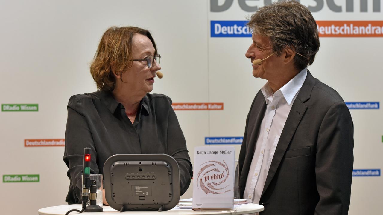 Katja Lange-Müller im Gespräch mit Lesart-Moderator Joachim Scholl Katja Lange-Müller im Gespräch mit Lesart-Moderator Joachim Scholl