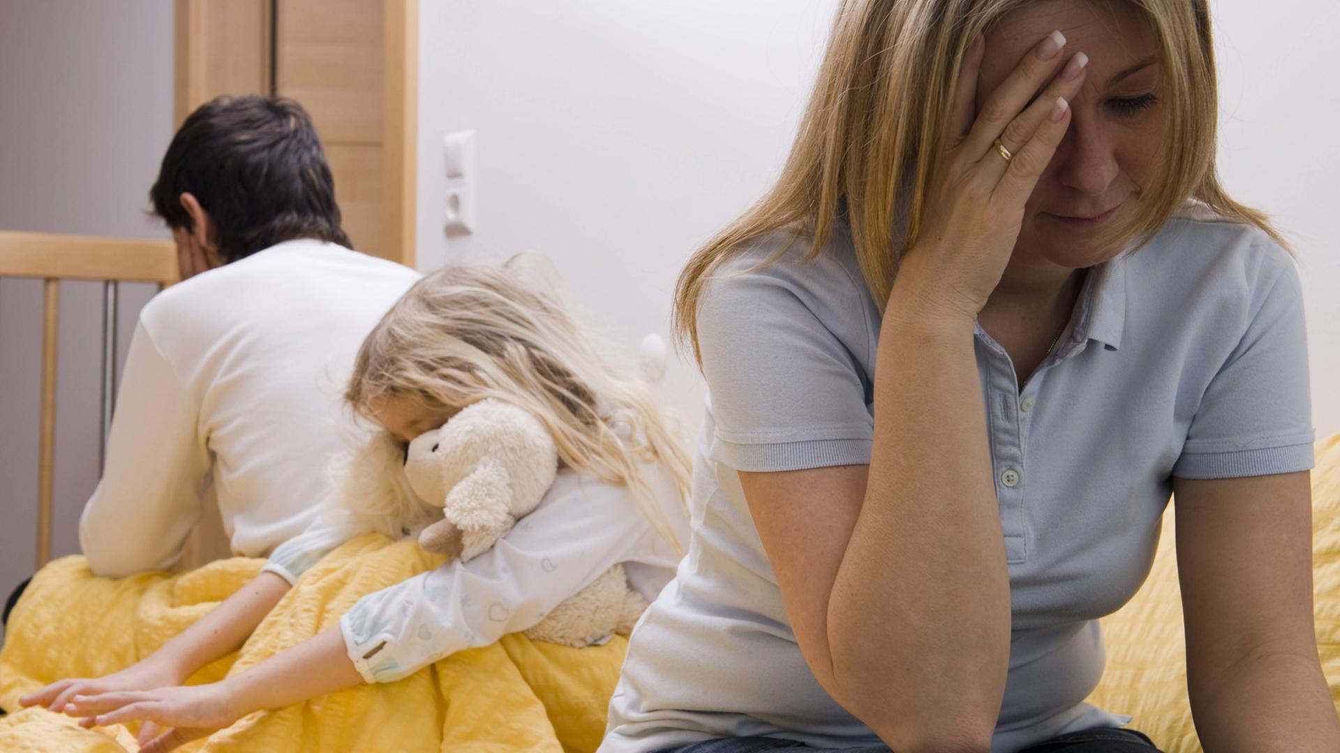 Beziehungskrise zwischen den Eltern, Tochter leidet mit. Beziehungskrise zwischen den Eltern, Tochter leidet mit.