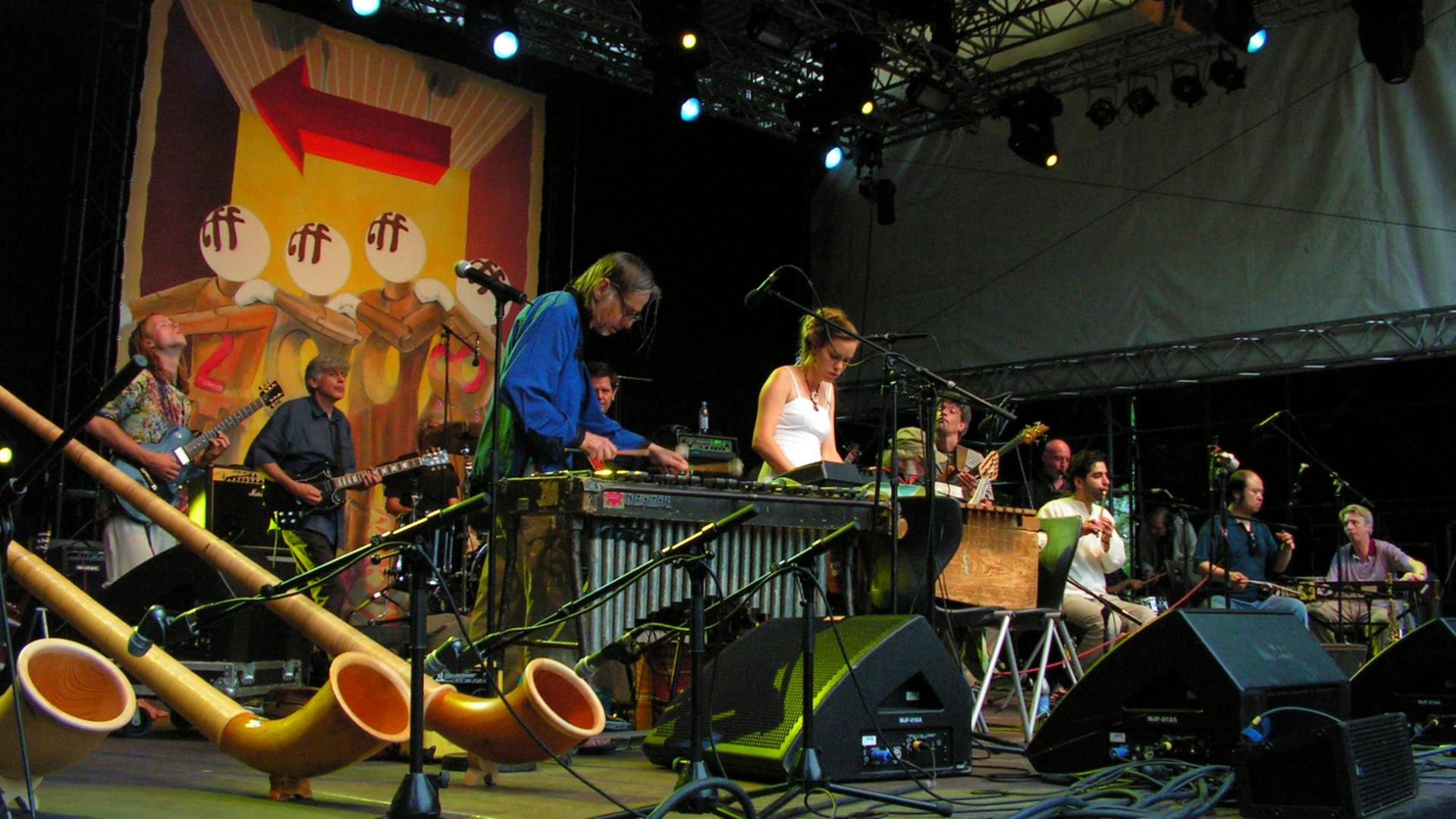 Ausgezeichnet mit dem Weltmusikpreis "Ruth": Die Band Embryo beim Tanz- u. Folkfestival Rudolstadt Ausgezeichnet mit dem Weltmusikpreis "Ruth": Die Band Embryo beim Tanz- u. Folkfestival Rudolstadt