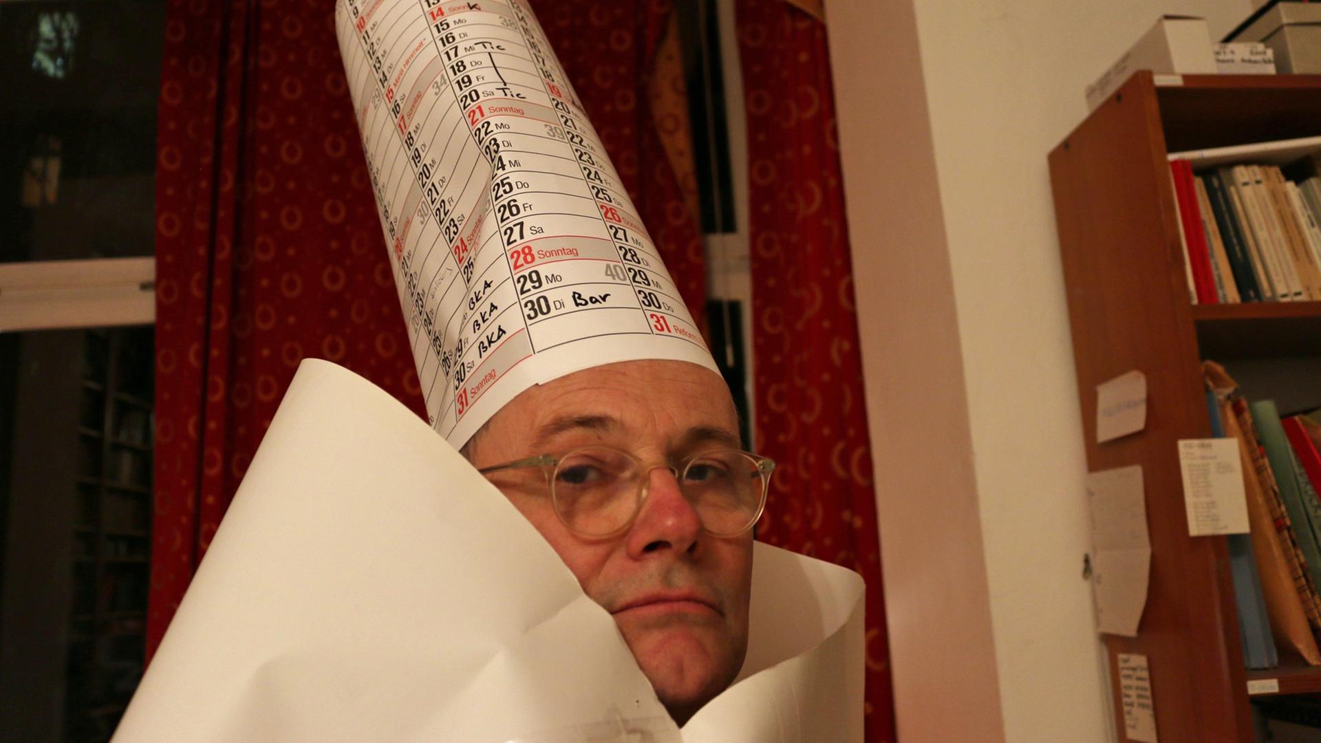 Thomas Pigor in Dada-Pose Thomas Pigor in Dada-Pose