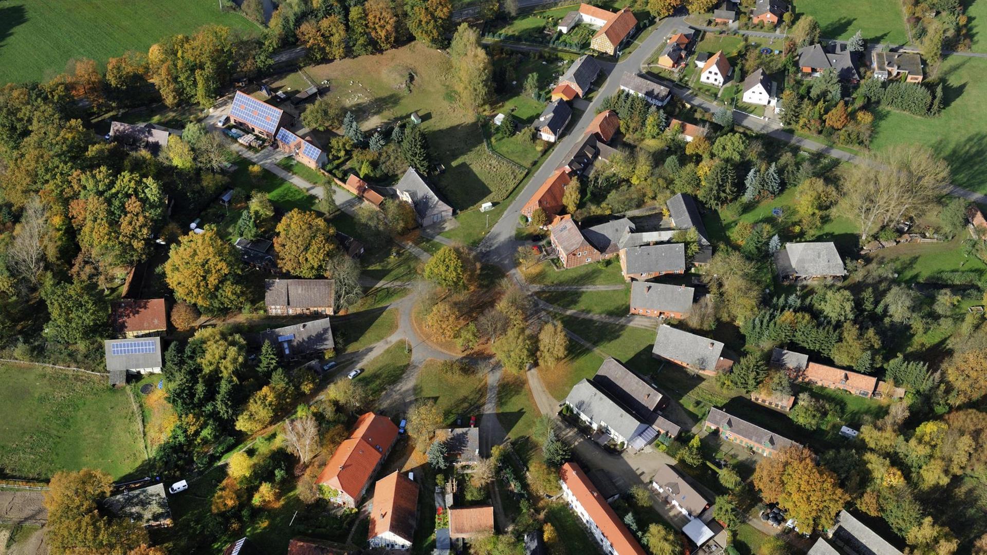 Rundlingsdörfer wie Klennow im Wendland sind typisch für Niedersachsen Rundlingsdörfer wie Klennow im Wendland sind typisch für Niedersachsen