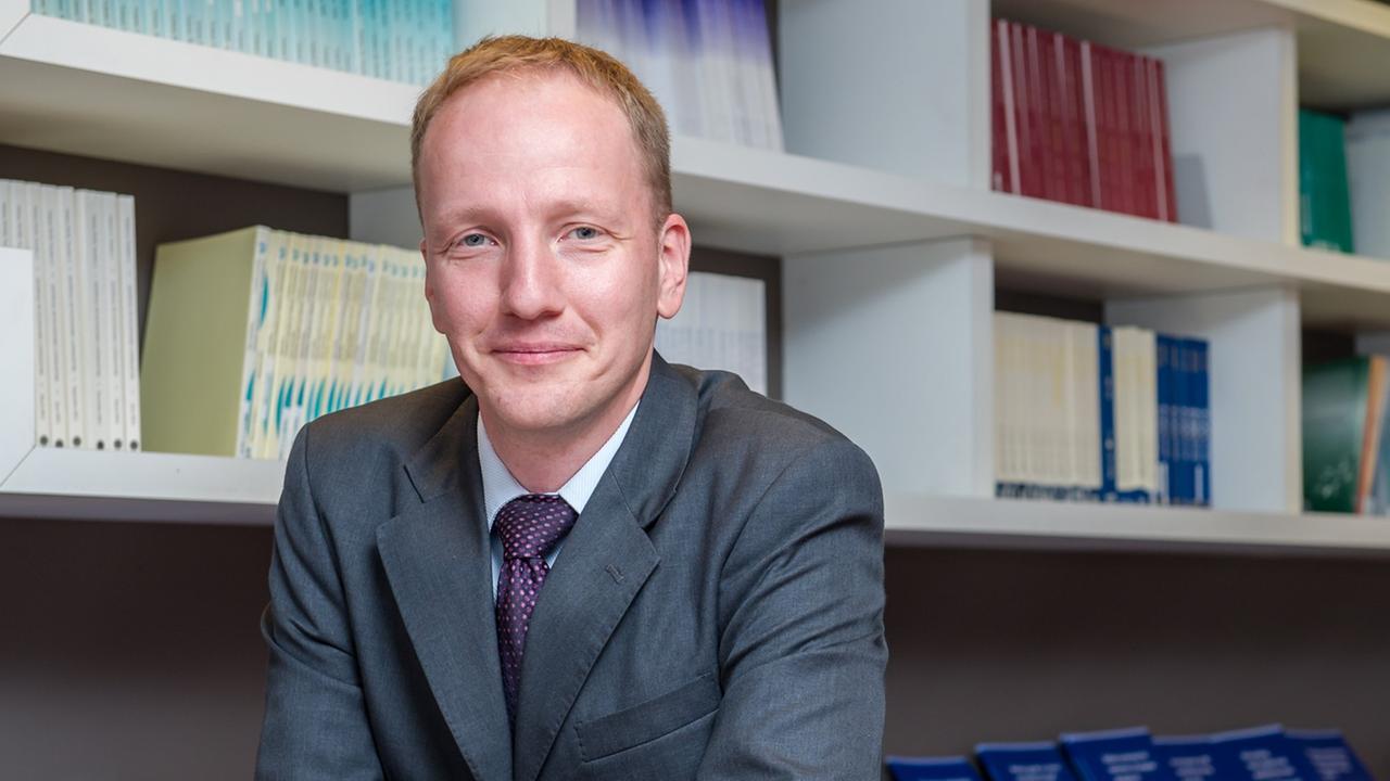 Guntram Wolff: Direktor der Denkfabrik Bruegel. Guntram Wolff: Direktor der Denkfabrik Bruegel.