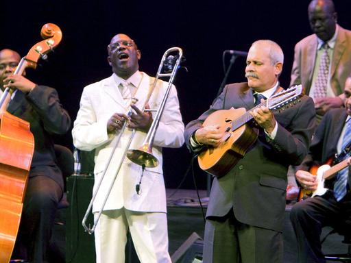 Mitglieder des kubanischen Orchesters "Buena Vista Social Club" während eines Konzerts 2009 im spanischen San Sebastian